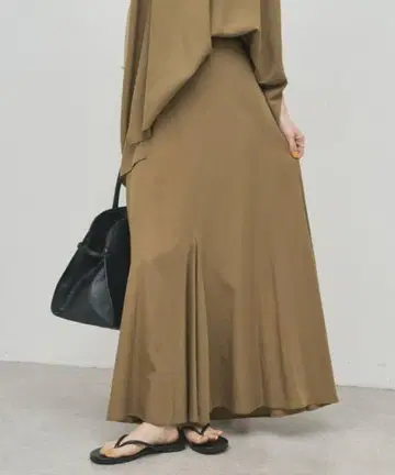 개럴개런트 플레어 스커트 롱 카키 텐셀 절개 플레어 스커트