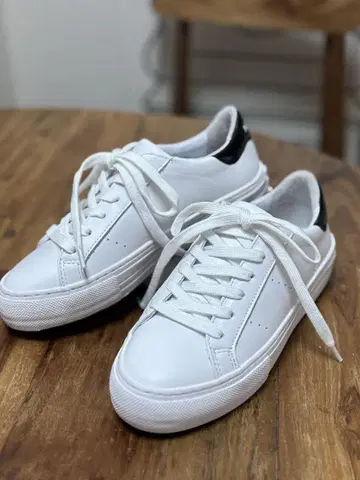 NO NAME ARCADE WHITE 가죽 스니커즈 22.5cm
