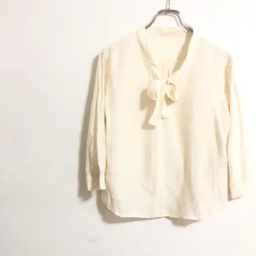 어반 리서치 블라우스 리본 포함 크림색 비침 있음 a3297