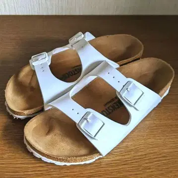 BIRKENSTOCK 화이트 벨트 샌들 빌켄스톡