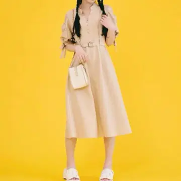 레이디 아젤 어깨가 드러난 리본 슬리브 플레어 원피스 베이지 L