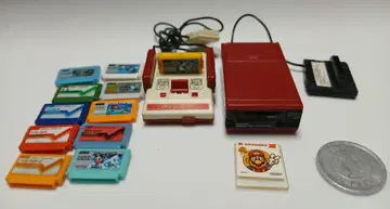 닌텐도 미니어처 패밀리 컴퓨터와 게임 카트리지 세트 피규어