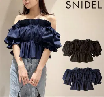 SNIDEL 데님 개더 오프 숄더 블라우스 IDG