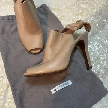 LAUTRE CHOSE 핑크 베이지 오픈토 하이힐 뮬