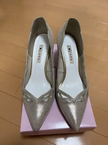 DIANA 골드 컷 아웃 하이힐