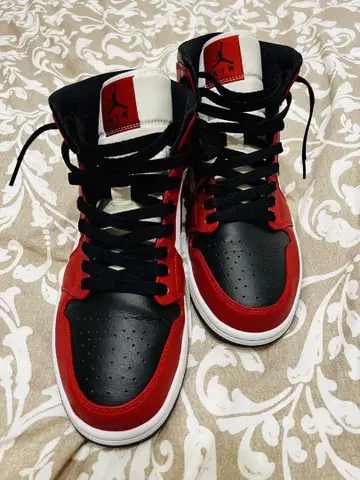AIR JORDAN 1 MID / 블랙.블랙.짐 레드