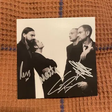 The 1975 엽서 사인 포함 Dirty Hit