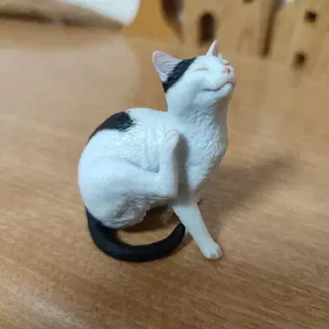 모리구치 오사무의 고양이 피규어