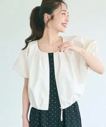 COCA 폴리에스테르 포플린 턱 숏 자켓