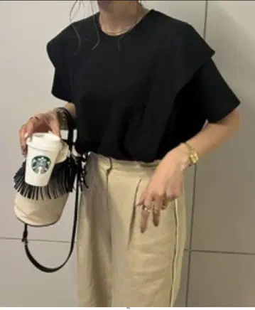 러프 숄더 티셔츠 블랙