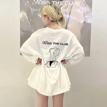 KISS THE CLUB 롱 티셔츠 화이트