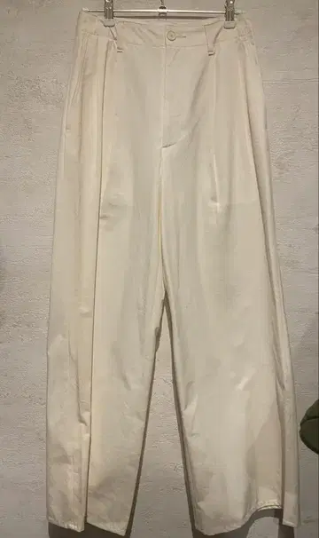 aurare 화이트 팬츠