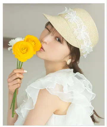 레이스 모티브가 있는 페이퍼 헌팅 캡