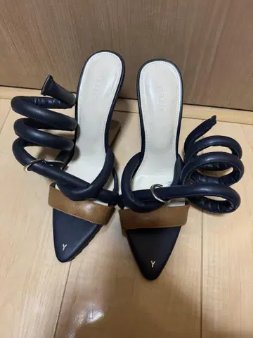 yello 힐 샌들