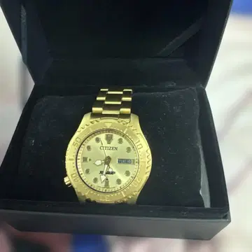 CITIZEN X-LARGE 골드 손목시계