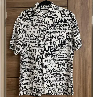 URBAN OUTFITTERS 반팔 셔츠
