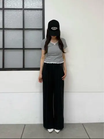레이스 V 넥 개더링 컴팩트 T