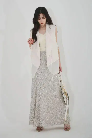 AUBREY 이종 소재 믹스 테크 베스트 + 스팽글 맥시 스커트