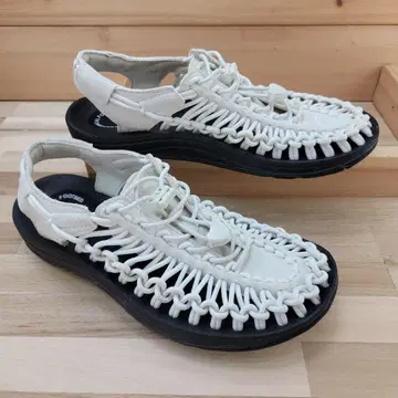 킨 유니크 우먼 샌들 화이트/블랙 23cm