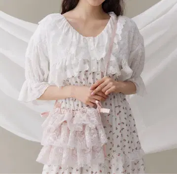 merryjenny 스팽글 프릴 미니백