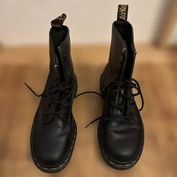 Dr.Marten 닥터마틴 마틴 8홀 37EU
