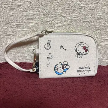 도라에몽 헬로키티 콜라보 패스 케이스