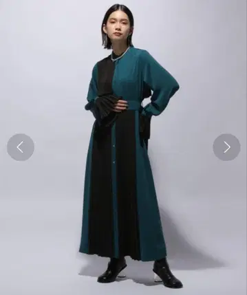 HARE 소매 플리츠 절개 원피스