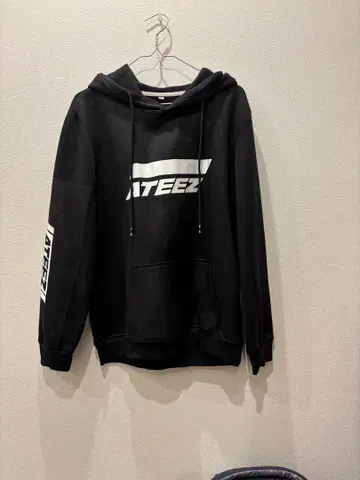 ATEEZ 블랙 베이스 후드 부착 후드티 전 멤버 이름 기재