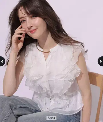 프릴 숏 블라우스 프릴이 달린 화이트 블라우스