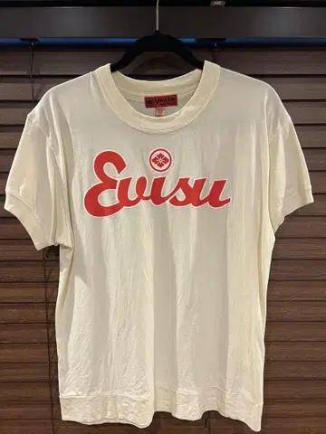 Evisu 크림색 티셔츠 사이즈 40