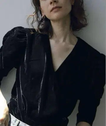 아누케 가더 벨루어 블라우스