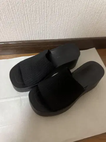 새상품급 LOWRYSFARM 칸도 핏 니트 샌들 블랙