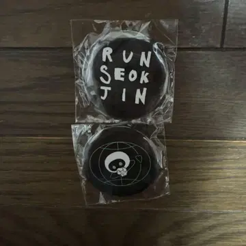 RUN SEOK JIN 캔 배지 2개 세트