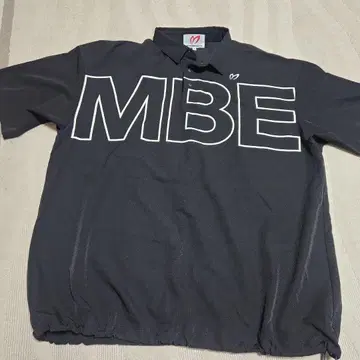 MBE 블랙 셔츠 큰 로고