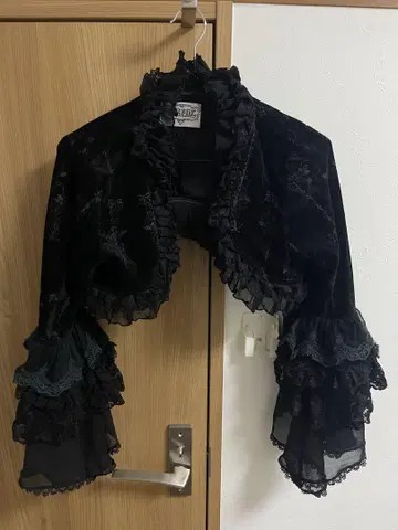 H.naoto FRILL 장미 무늬 볼레로