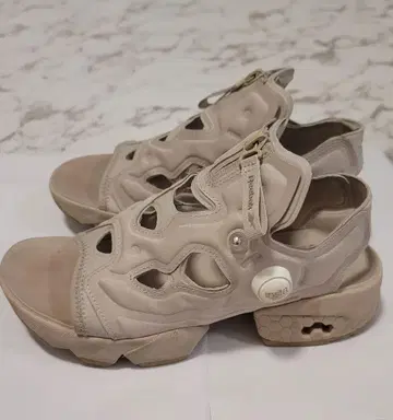 착용이 적은 리복 Instapump Fury Sandal Zip