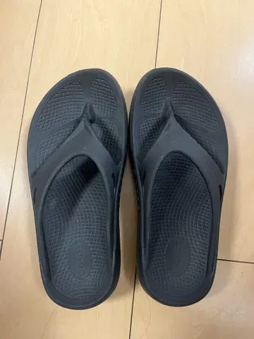 우포스 샌들 블랙
