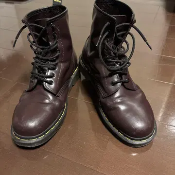 Dr.Martens BURGUNDY 8홀