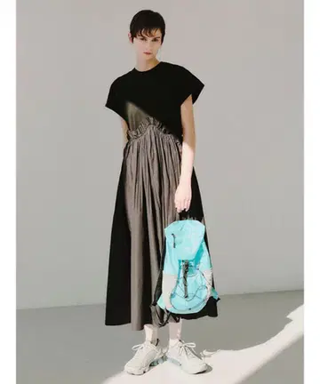 emmi 컷 도킹 플리츠 원피스