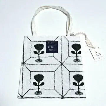 새상품 미나 페르호넨 flower box 미니 백