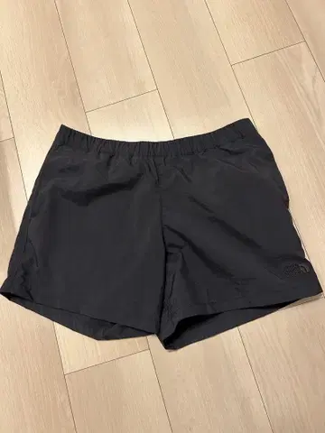 The North Face 블랙 숏 팬츠