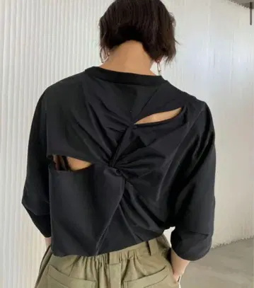 Ameri vintage 백 디테일 티셔츠 블라우스 상의