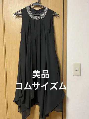 컴시즘 비쥬가 달린 블랙 슬리브리스 드레스 포멀 드레스 원피스
