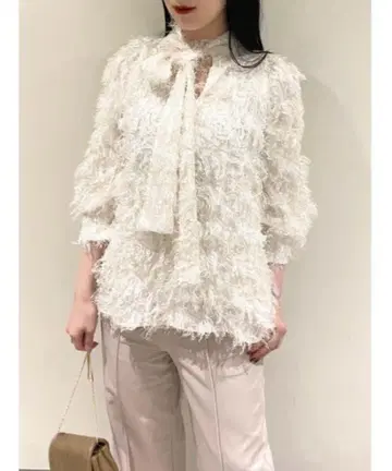 SNIDEL 자카드 볼륨 블라우스 화이트