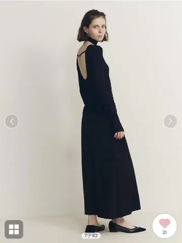신축성 있는 레이온 소재의 스코프 목선 맥시 드레스