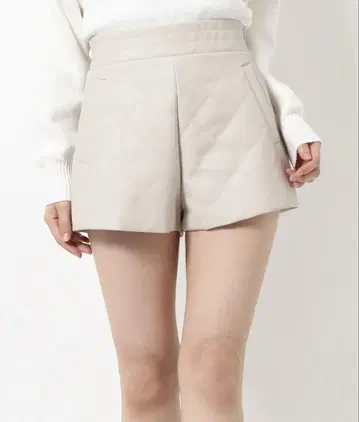 베이지 퀼팅 숏 팬츠 하이 웨스트