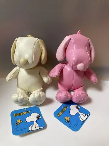 택 포함 새상품 스누피 가죽 느낌 봉제 인형 화이트&핑크 키체인