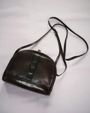 Nateva 다크 브라운 가죽 숄더백