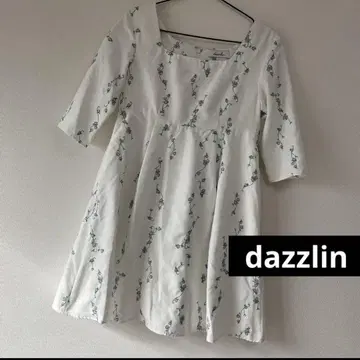 dazzlin 꽃무늬 자수 반팔 무릎 기장 원피스
