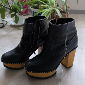 MOUSSY 블랙 가죽 숏 통굽 부츠